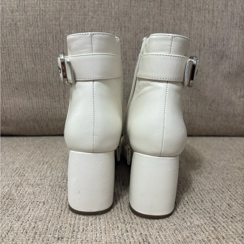 Vaneli Elegant Cream Ankle Boots
Size  7 1/2 NARROW 
Pls know these are narrow! - Picture 5 of 6